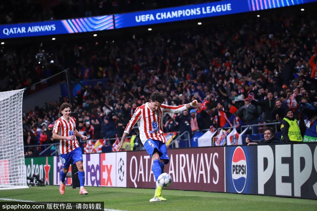 BTi体育-皇家社会客场击败瓦伦西亚，豪取三分(皇家社会对阵)